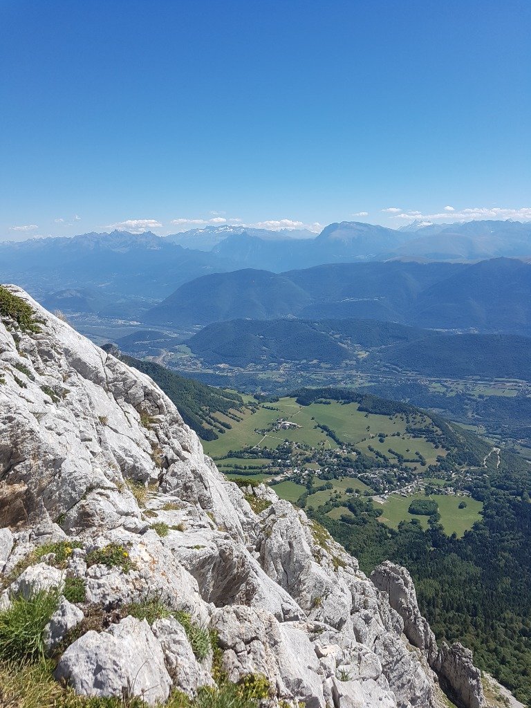 Randonnée du pic de l'aigle : elle prend son départ à l'arrivée du téléphérique. Des paysages magnifques que nous scrutons à la recherche de marmottes en vain ! Mais à l'arrivée quelle récompense ! Une vue époustouflante et un vol d'aigles royaux !